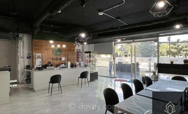 Local Comercial en arriendo ubicado en Metro Tobalaba - Mall Costanera