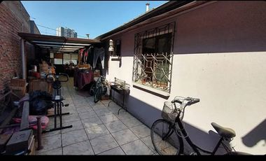 Casa en venta c/ estacionamiento en Metro Macul