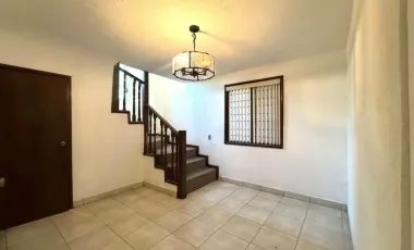 Casa en venta en Las Puentes Sector 7, San Nicolás de los Garza, Nuevo León