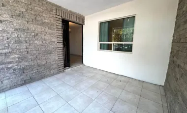 Casa en venta en Las Puentes Sector 7, San Nicolás de los Garza, Nuevo León