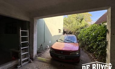 Casa tipo Ph al fondo con cochera y verde