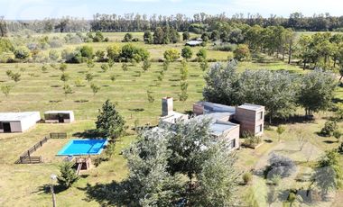Casa de Campo en Alquiler en Gobernador Castro | 0.5 hectárea con Piscina, 4 Dormitorios y Equipada