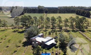 Casa de Campo en Alquiler en Gobernador Castro | 0.5 hectárea con Piscina, 4 Dormitorios y Equipada