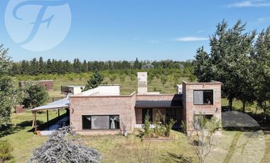 Casa de Campo en Alquiler en Gobernador Castro | 0.5 hectárea con Piscina, 4 Dormitorios y Equipada