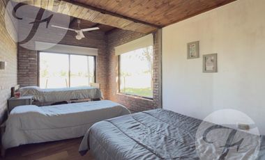 Casa de Campo en Alquiler en Gobernador Castro | 0.5 hectárea con Piscina, 4 Dormitorios y Equipada