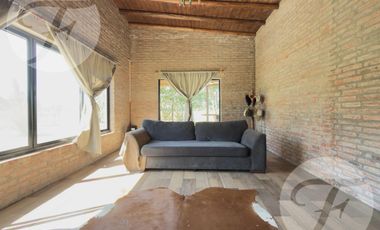 Casa de Campo en Alquiler en Gobernador Castro | 0.5 hectárea con Piscina, 4 Dormitorios y Equipada