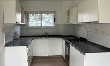 Duplex de 3 dormitorios -  B° cerrado Camino del Vuelo