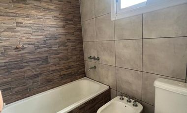 Duplex de 3 dormitorios -  B° cerrado Camino del Vuelo