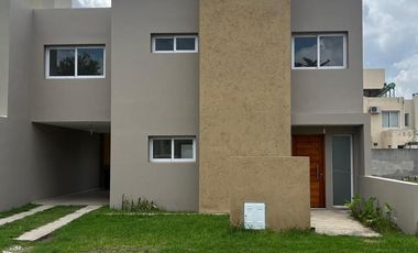 Duplex de 3 dormitorios -  B° cerrado Camino del Vuelo