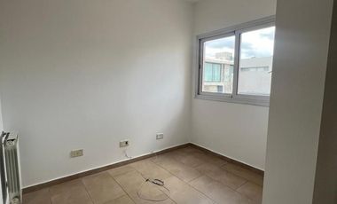 Duplex de 3 dormitorios -  B° cerrado Camino del Vuelo