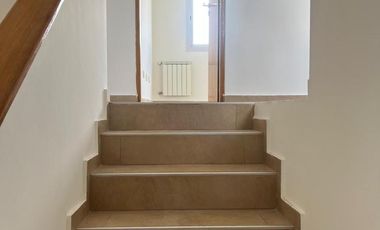 Duplex de 3 dormitorios -  B° cerrado Camino del Vuelo