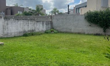 Duplex de 3 dormitorios -  B° cerrado Camino del Vuelo