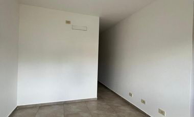 Duplex de 3 dormitorios -  B° cerrado Camino del Vuelo