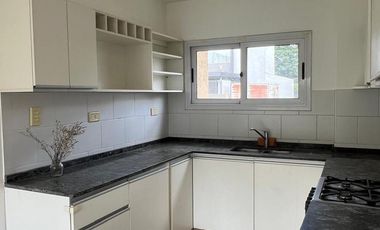 Duplex de 3 dormitorios -  B° cerrado Camino del Vuelo
