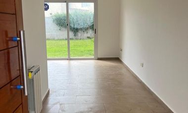 Duplex de 3 dormitorios -  B° cerrado Camino del Vuelo