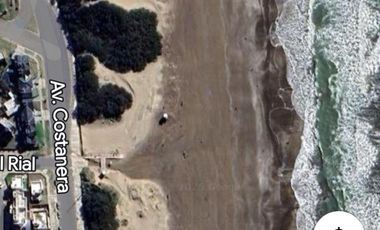 Casa en  Avenida costanera en Mar de Ajó
