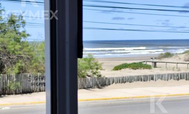 Casa en  Avenida costanera en Mar de Ajó