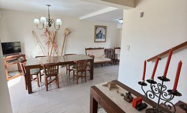 Casa en  Avenida costanera en Mar de Ajó