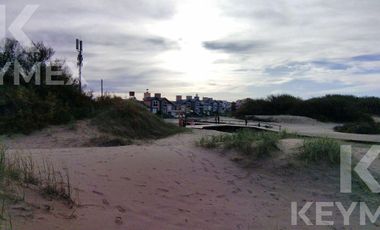 Casa en  Avenida costanera en Mar de Ajó