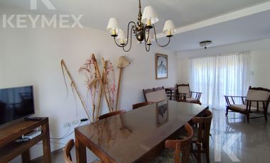 Casa en  Avenida costanera en Mar de Ajó