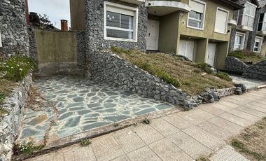 Casa en  Avenida costanera en Mar de Ajó