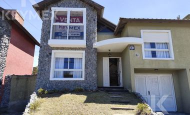 Casa en  Avenida costanera en Mar de Ajó