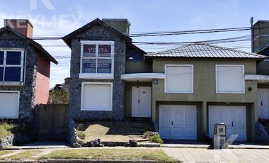Casa en  Avenida costanera en Mar de Ajó