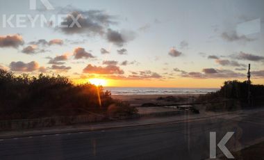 Casa en  Avenida costanera en Mar de Ajó