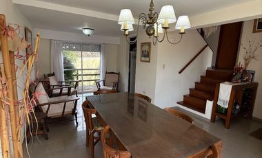 Casa en  Avenida costanera en Mar de Ajó
