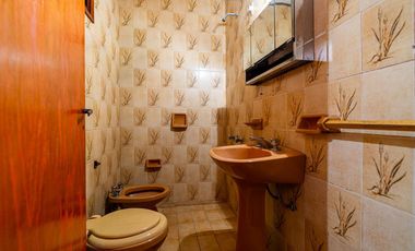 VENTA - Casa de 3 dormitorios con cochera. Alberdi, Rosario.