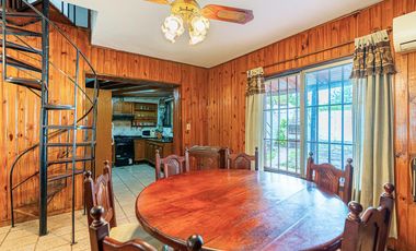 VENTA - Casa de 3 dormitorios con cochera. Alberdi, Rosario.