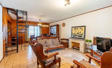 VENTA - Casa de 3 dormitorios con cochera. Alberdi, Rosario.