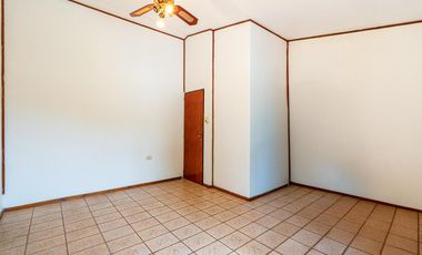 VENTA - Casa de 3 dormitorios con cochera. Alberdi, Rosario.