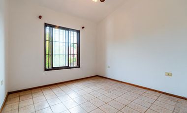 VENTA - Casa de 3 dormitorios con cochera. Alberdi, Rosario.