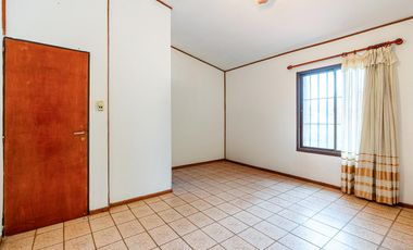 VENTA - Casa de 3 dormitorios con cochera. Alberdi, Rosario.