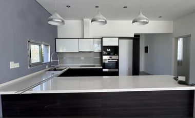 Casa en Venta-Alquiler a la laguna El Cantón Barrio Islas