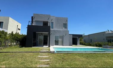 Casa en Venta-Alquiler a la laguna El Cantón Barrio Islas