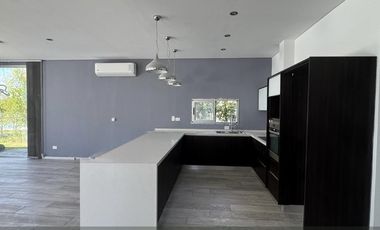 Casa en Venta-Alquiler a la laguna El Cantón Barrio Islas