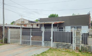 Complejo de 3 viviendas en venta en Berisso