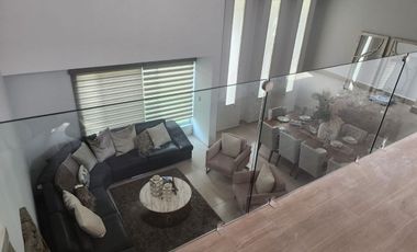 Casa en renta en colinas de san Javier