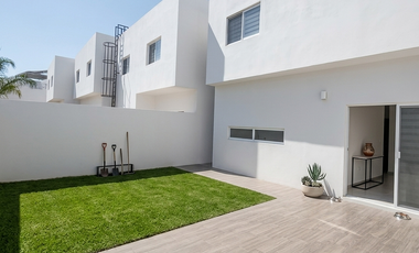 CASA EN VENTA EN ANKARA (FRENTE ALSUPER RELIZ)