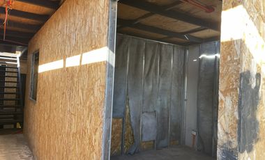 Proyecto de construcción de un hostal que está inconcluso.