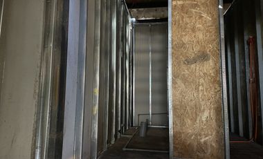 Proyecto de construcción de un hostal que está inconcluso.