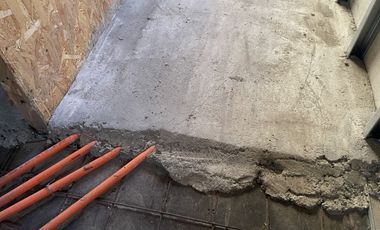 Proyecto de construcción de un hostal que está inconcluso.