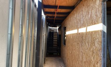 Proyecto de construcción de un hostal que está inconcluso.