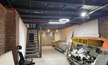Proyecto de construcción de un hostal que está inconcluso.