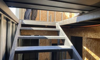 Proyecto de construcción de un hostal que está inconcluso.