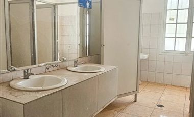 Local Comercial en Arriendo en Ramón Carnicer con Providencia
