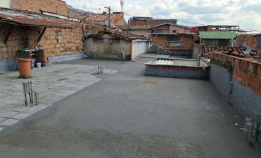 CASA EN VENTA UBICADA EN MEDELLIN EN EL SECTOR CAMPO VALDES 2