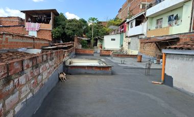 CASA EN VENTA UBICADA EN MEDELLIN EN EL SECTOR CAMPO VALDES 2